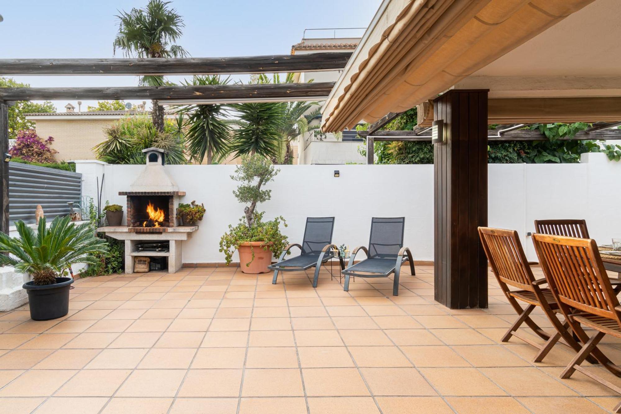 "Charm & Cozy 4Br - 3Ba With Pool & Barbecue" Villa Cambrils Exterior photo